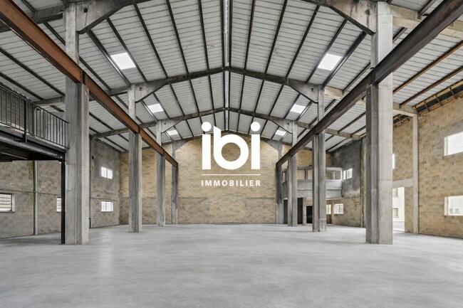 Plus de détails pour Local d'activités à louer