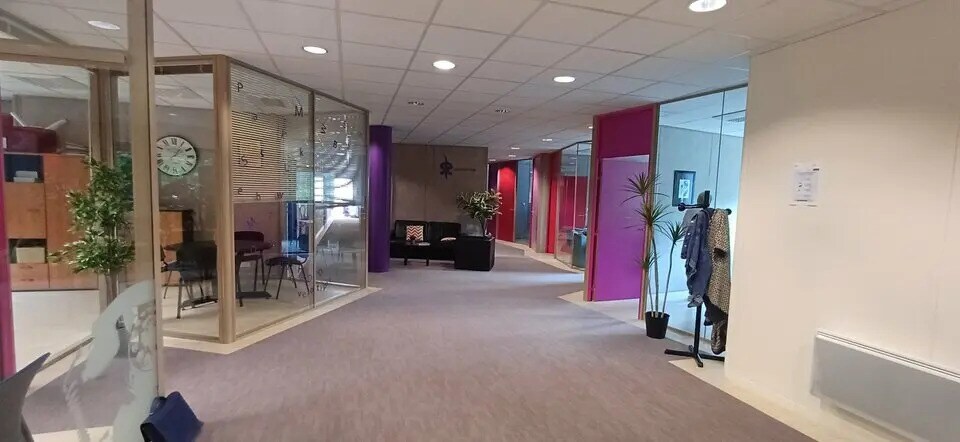 Bureau dans Caen à louer - Photo de l’immeuble – Image 2 sur 7
