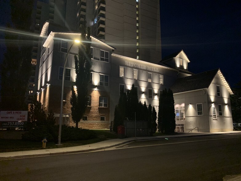 10171 Saskatchewan Dr, Edmonton, AB à louer - Photo de l’immeuble – Image 2 sur 16