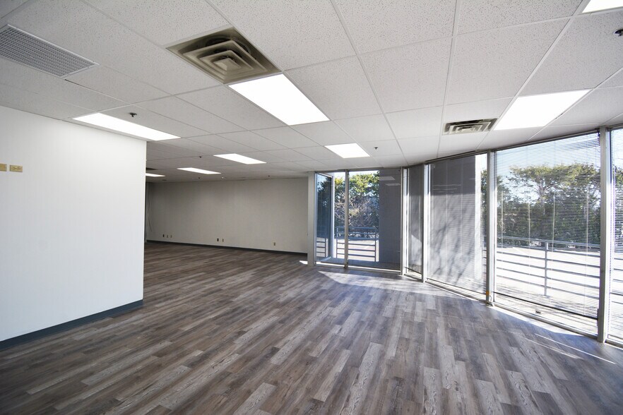 3209-3217 Wood Dr, Garland, TX à louer - Photo intérieure – Image 3 sur 14