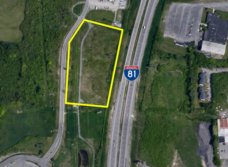 21886 Salmon Run Rd mall, Watertown, NY à louer - Photo de l’immeuble – Image 2 sur 2