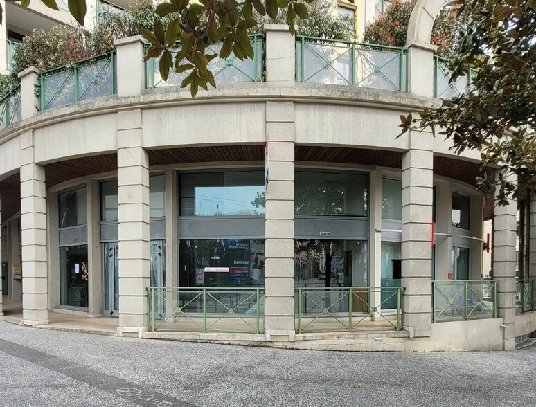 Local commercial dans Caluire-et-Cuire à vendre - Photo de l’immeuble – Image 1 sur 5