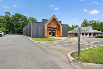 5234 N Roxboro Rd, Durham, NC à louer Photo intérieure– Image 2 sur 24