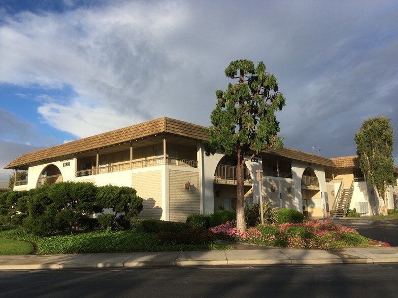 12881 Knott St, Garden Grove, CA à louer - Photo de l’immeuble – Image 2 sur 3