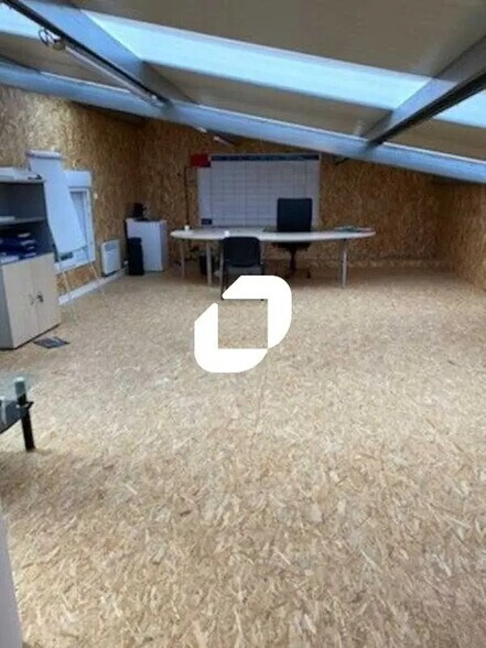 Industriel/Logistique dans Izon à louer - Photo intérieure – Image 1 sur 1