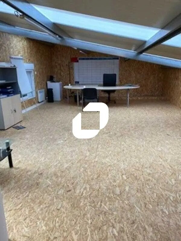 Industriel/Logistique dans Izon à louer Photo intérieure– Image 1 sur 2