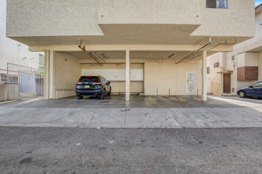 1133 S Spaulding Ave, Los Angeles, CA à vendre - Photo de l’immeuble – Image 3 sur 7