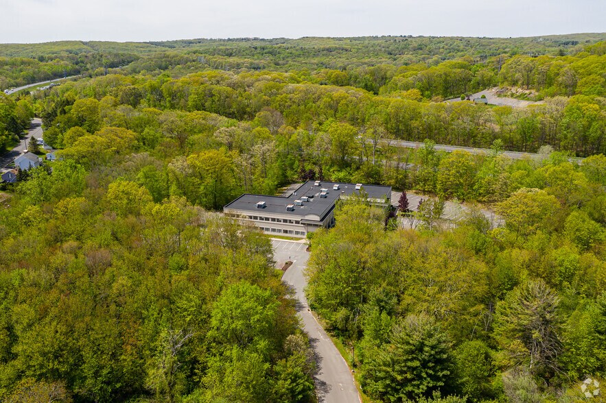 765 Straits Tpke, Middlebury, CT à vendre - Aérien – Image 3 sur 12