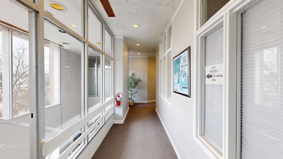 135 Park Ave, Barrington, IL à louer - Photo de l’immeuble – Image 3 sur 17