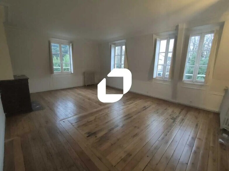Bureau dans Bièvres à louer - Photo de l’immeuble – Image 1 sur 13