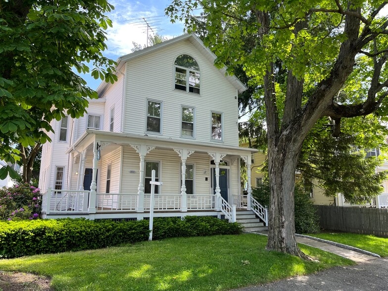 9 Berkeley St, Norwalk, CT à louer - Photo principale – Image 1 sur 13