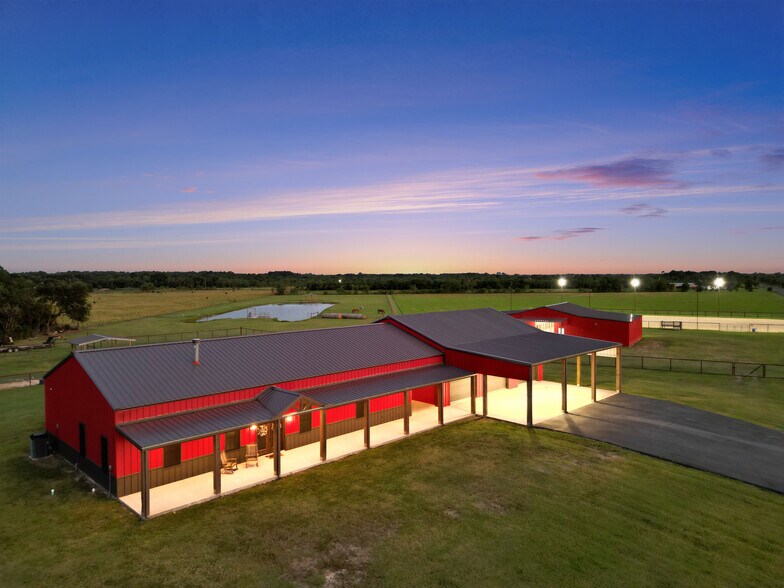 1402 Eagle Ferry Rd, Anahuac, TX à vendre - Photo de l’immeuble – Image 2 sur 22