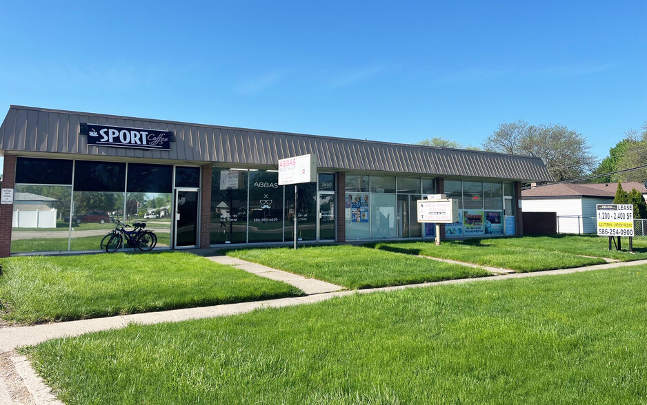 2830-2860 E 14 Mile Rd, Warren, MI à louer - Photo de l’immeuble – Image 1 sur 4