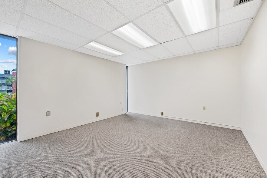 3067-3071 E Commercial Blvd, Fort Lauderdale, FL à vendre - Photo intérieure – Image 2 sur 16