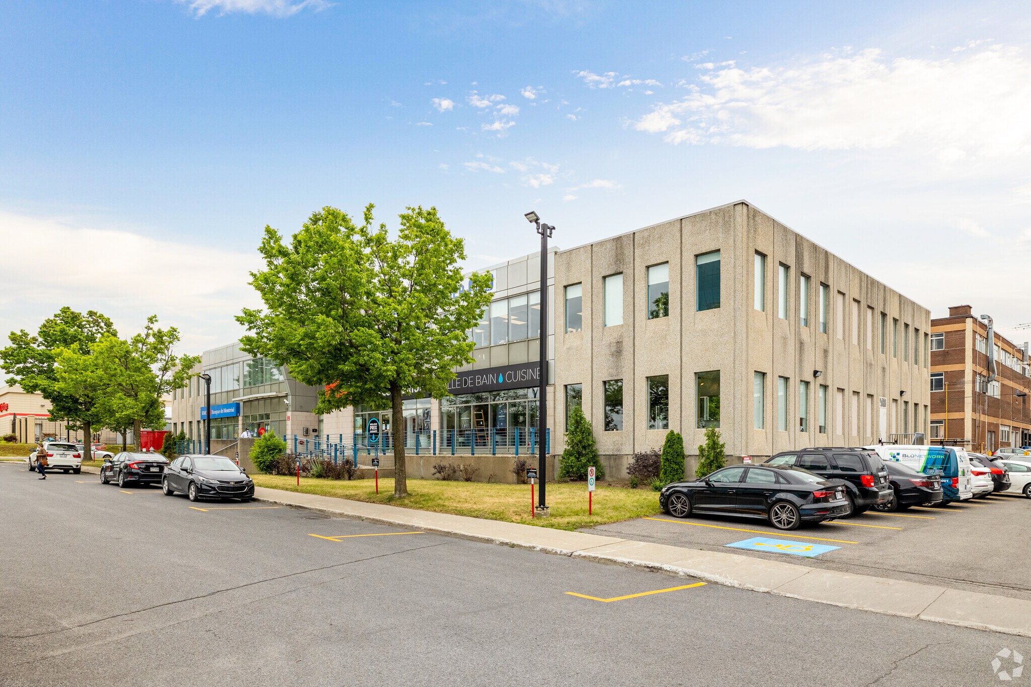 9150 Boul De L'acadie, Montréal, QC à louer Photo principale– Image 1 sur 5