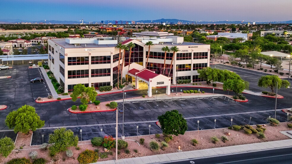 2650 N Tenaya Way, Las Vegas, NV à louer - Photo de l’immeuble – Image 2 sur 3
