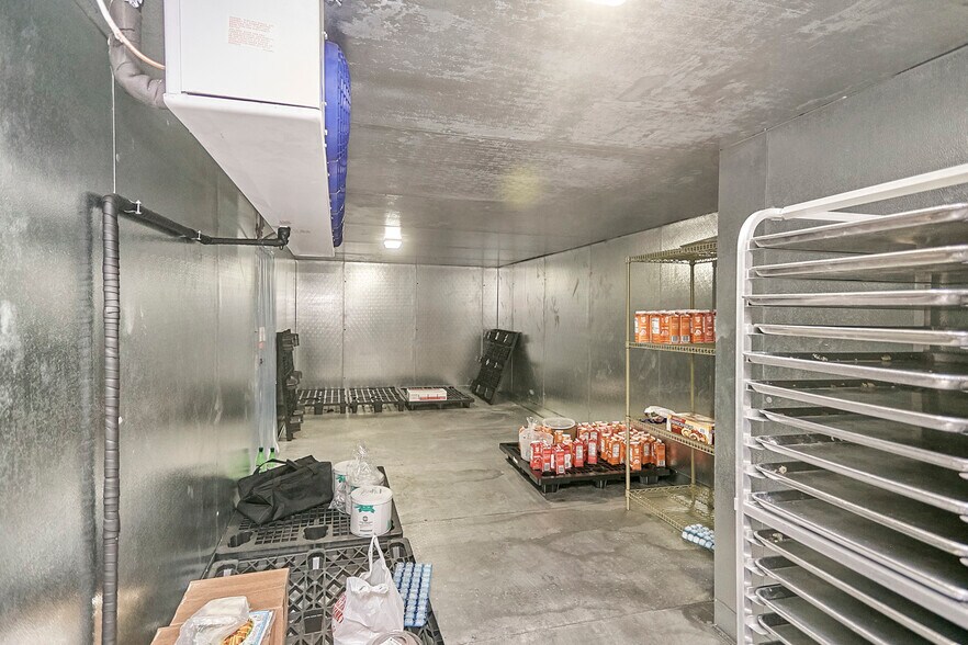 101 N Virgil Ave, Los Angeles, CA à vendre - Photo de l’immeuble – Image 3 sur 12