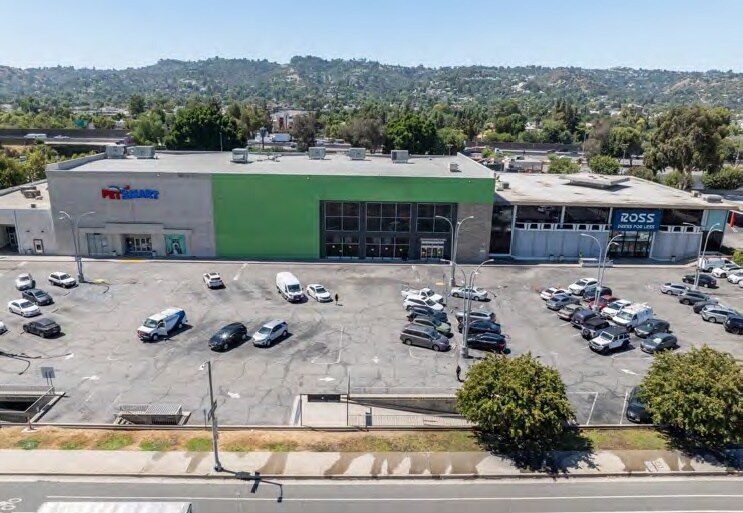 13700-13750 Riverside Dr, Sherman Oaks, CA à louer - Photo de l’immeuble – Image 2 sur 3