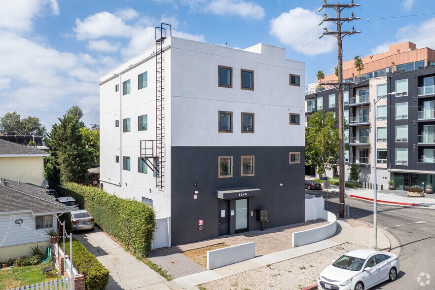 9240 National Blvd, Los Angeles, CA à vendre - Photo principale – Image 1 sur 1