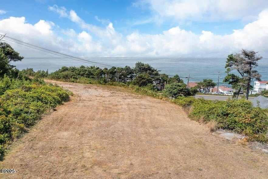501-502 SE 39th St, Lincoln City, OR à vendre - Photo de l’immeuble – Image 2 sur 10