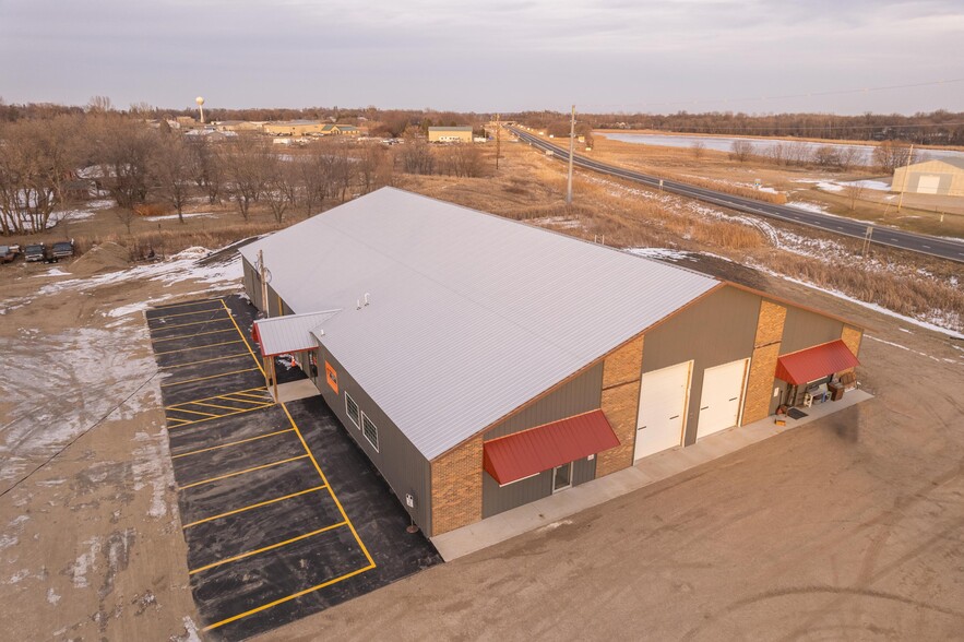 815 E 1st Ave, Osakis, MN à louer - Photo de l’immeuble – Image 1 sur 33
