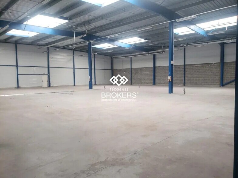 Industriel/Logistique dans Magny-en-Vexin à vendre - Photo de l’immeuble – Image 1 sur 4