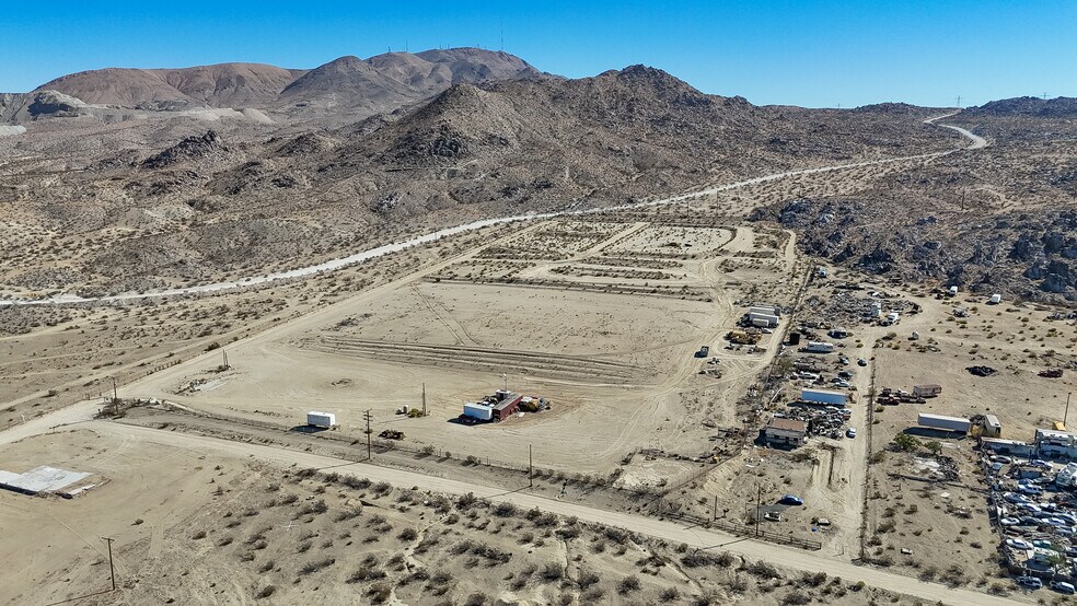 15321 Walton Rd, Oro Grande, CA à vendre - Photo de l’immeuble – Image 3 sur 10