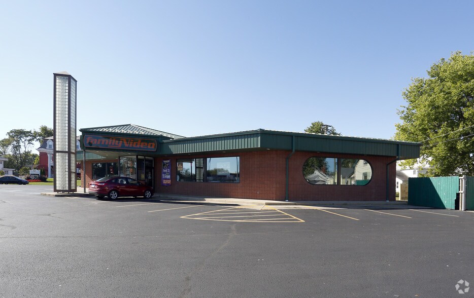 809 S Harrison St, Shelbyville, IN à louer - Photo de l’immeuble – Image 2 sur 4