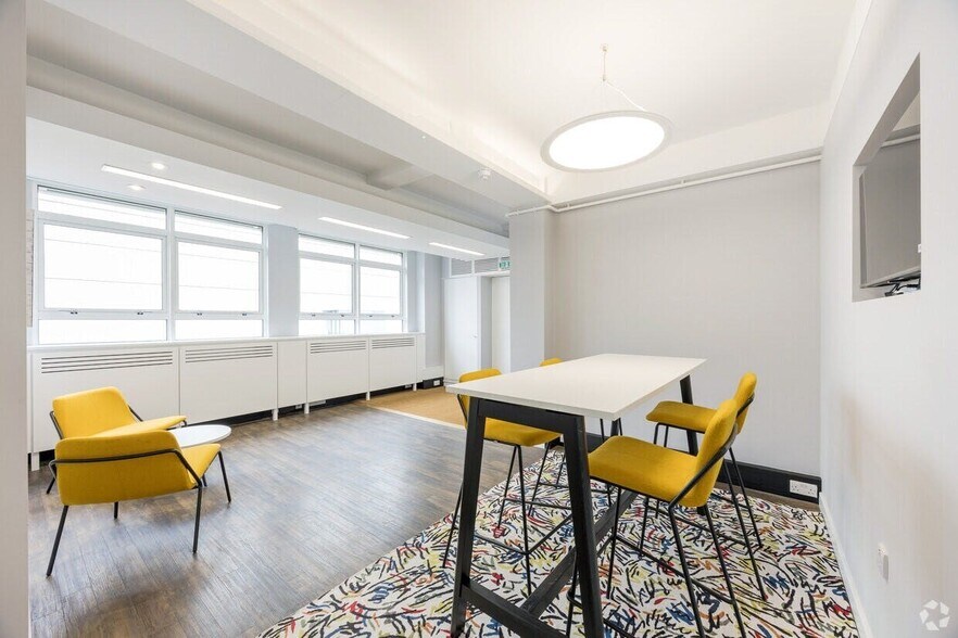 11 Hills Pl, Londres à louer - Photo de l’immeuble – Image 2 sur 12