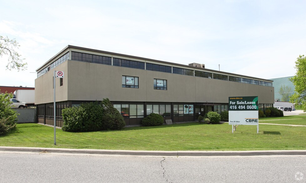 10-18 Gurney Cres, Toronto, ON à louer - Photo principale – Image 1 sur 2