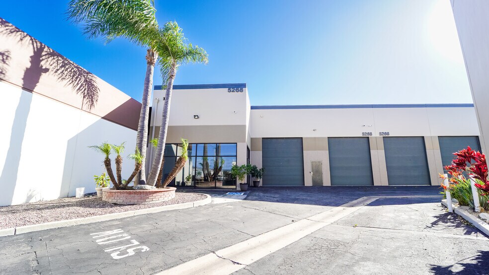 5266-5268 System Dr, Huntington Beach, CA à vendre - Photo de l’immeuble – Image 2 sur 3