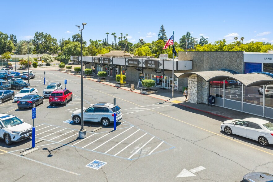 5900-5982 S Land Park Dr, Sacramento, CA à vendre - Photo de l’immeuble – Image 3 sur 5