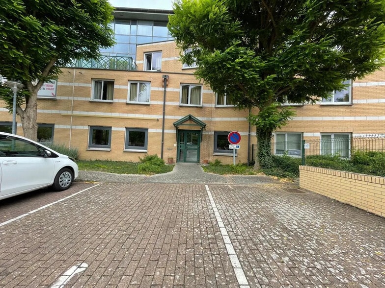 Bureau dans Cergy à vendre - Photo de l’immeuble – Image 1 sur 14