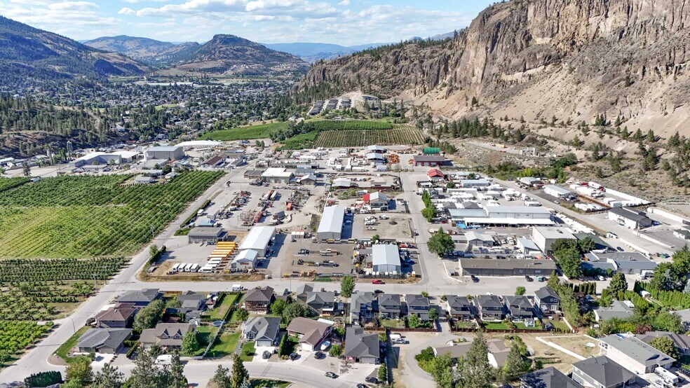 9207 James Av, Summerland, BC à louer - Aérien – Image 3 sur 4