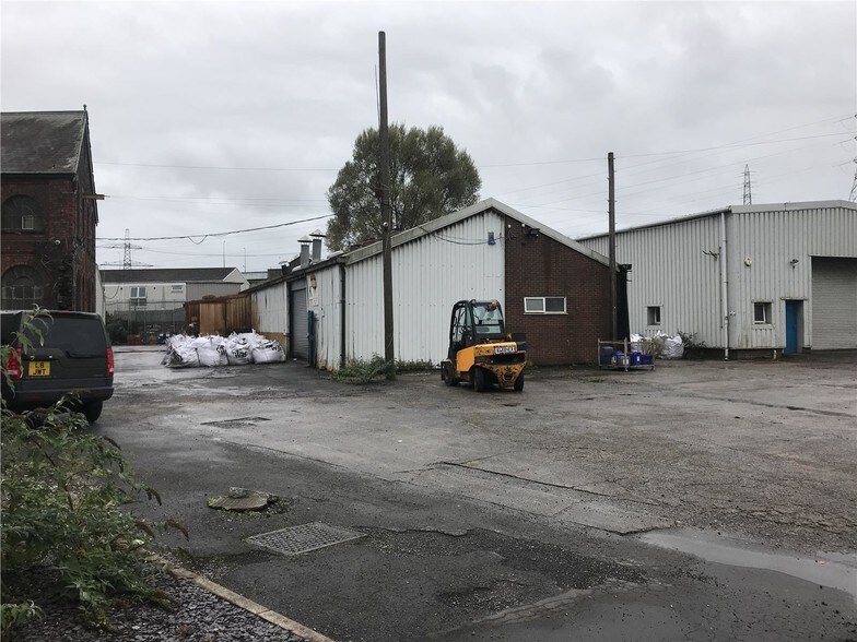 Units 10-12 Regent St, Neath à louer - Photo de l’immeuble – Image 3 sur 4