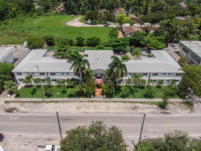 13201 Memorial Hwy, North Miami, FL à vendre - Photo de l’immeuble – Image 3 sur 25