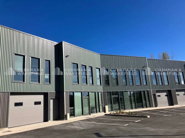 1410 Route Nationale 396, Aubagne à louer - Photo de l’immeuble – Image 1 sur 13