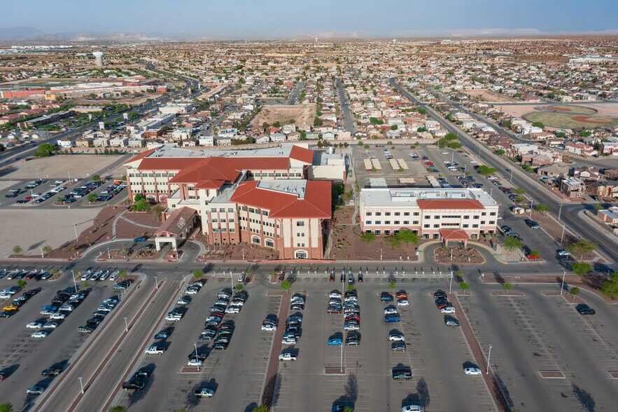 3270 Joe Battle Blvd, El Paso, TX à louer - Photo de l’immeuble – Image 2 sur 42