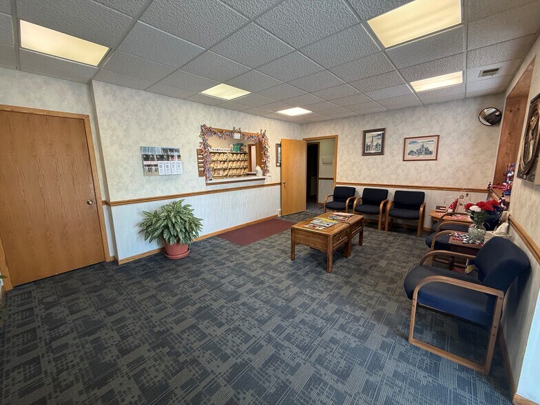 2699 John F Kennedy Rd, Dubuque, IA à louer - Photo de l’immeuble – Image 3 sur 14