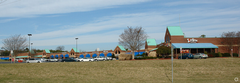 500-692 Hanes Mall Blvd, Winston-Salem, NC à louer - Photo de l’immeuble – Image 2 sur 26