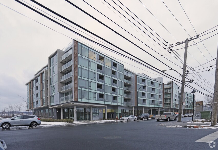 2365 Rue Saint-Patrick, Montréal, QC à louer - Photo de l’immeuble – Image 2 sur 4