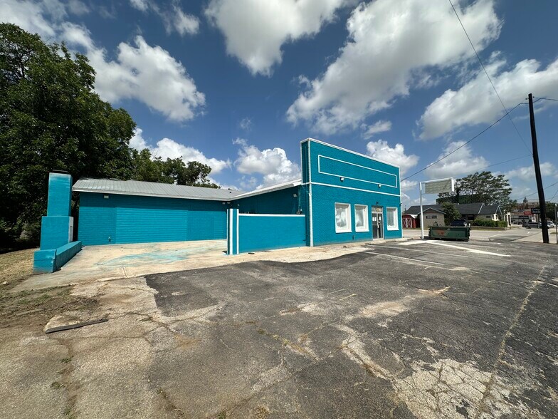 520 S Locust St, Denton, TX à vendre - Photo de l’immeuble – Image 2 sur 15