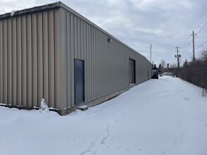 9 Hershey Dr, Smiths Falls, ON à louer Photo de l’immeuble– Image 1 sur 6