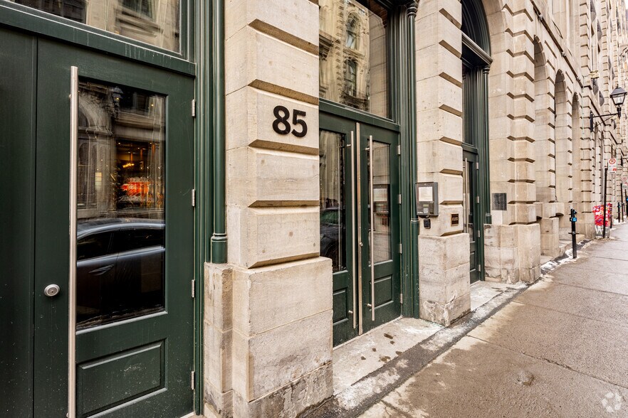 76-84 De Brésoles Rue, Montréal, QC à vendre - Photo de l’immeuble – Image 3 sur 4