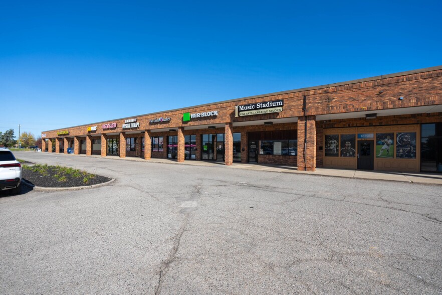 16700-16900 21 Mile Rd, Macomb Township, MI à louer - Photo de l’immeuble – Image 2 sur 2