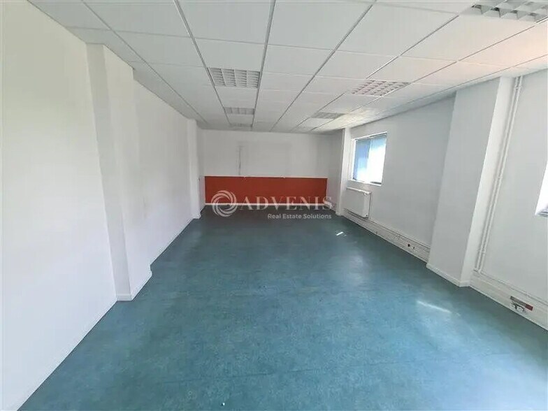 Bureau dans Fèves à louer - Photo de l’immeuble – Image 3 sur 8