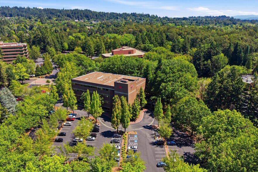6 Centerpointe Dr, Lake Oswego, OR à louer - Photo de l’immeuble – Image 2 sur 12