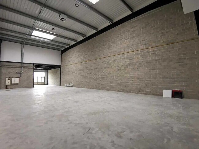 Plus de détails pour Local d’activités à vendre