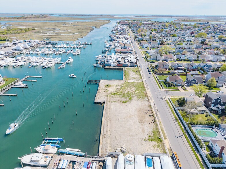 55 Hudson Ave, Freeport, NY à vendre - Aérien – Image 1 sur 17