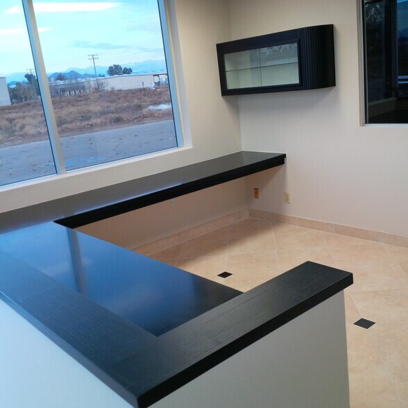 328 Malbert Rd, Perris, CA à louer - Photo de l’immeuble – Image 3 sur 11